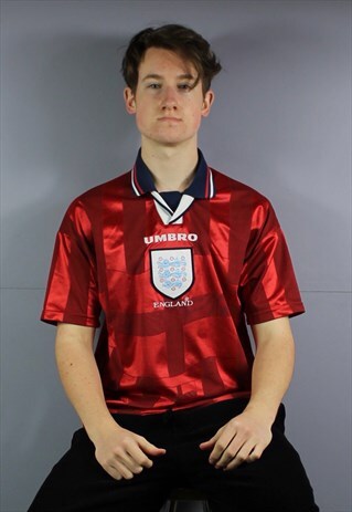 VINTAGE UMBRO ENGLAND FOOTBALL SHIRT IN RED WITH EMBROIDERED