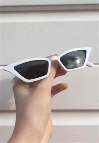 WOMENS VINTAGE STYLE 80S 90S WHITE THIN POINTY SUNGLASSES