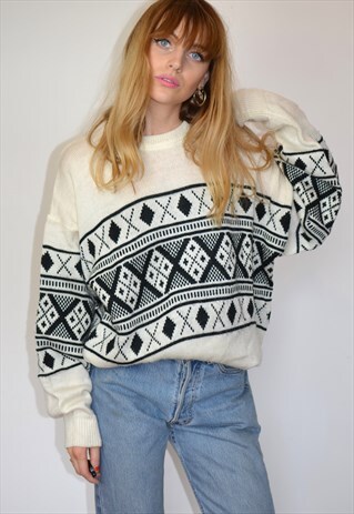 VINTAGE 90S WHITE & BLACK PATTERN KNITTED JUMPER