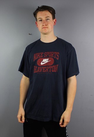 VINTAGE NIKE SPORTS T-SHIRT IN NAVY WITH EMBROIDERED LOGO. S