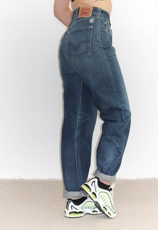 VINTAGE 501 BLUE BUTTON FLY STRAIGHT LEG LEVI JEANS