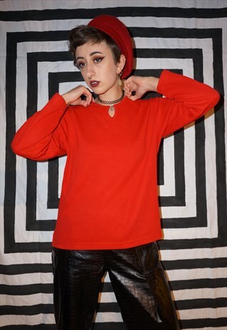 VINTAGE 90'S RED LIGHTWEIGHT JUMPER WITH METAL CLASP DETAIL