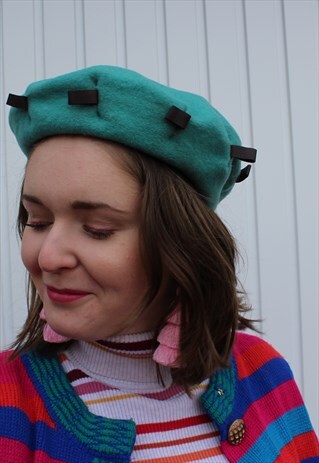 VINTAGE TURQUOISE WOOL BERET WITH LEATHER TAGS