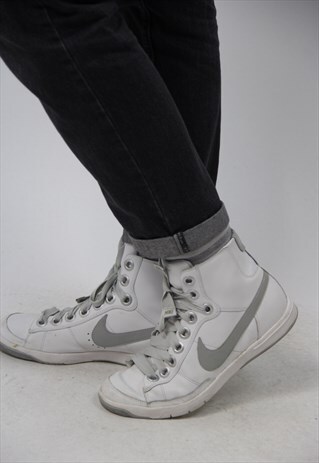 VINTAGE NIKE TRAINERS