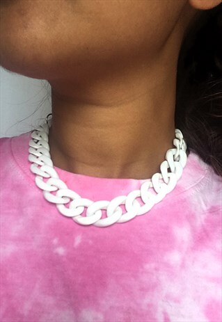 CUTE PLASTIC CHUNKY CHAIN CHOKER IN WHITE