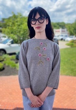 New Vintage 90s Sweater with Floral Embroidery.