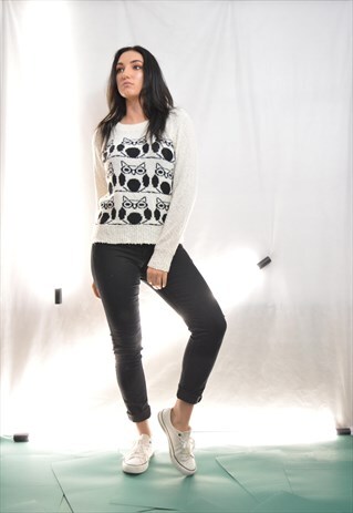 WHITE AUTUMN SWEATSHIRT