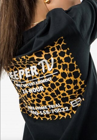 SHORT SLEEVED T-SHIRT IN BLACK WITH DEEPER TV PRINT