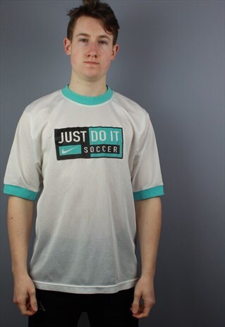 VINTAGE NIKE JUST DO IT T-SHIRT IN WHITE WITH PRINT