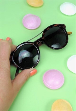VINTAGE SUNGLASSES