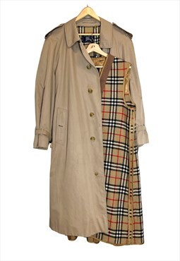 Oversized vintage Burberry trench coat with unisex belt. L