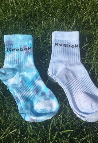2 PAIRS OF TIE DYED REEBOK CREW SOCKS