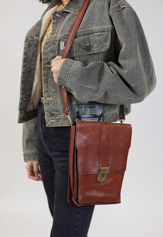 VINTAGE BROWN LEATHER SKINNY HANDBAG