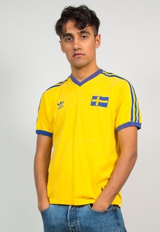 VINTAGE ADIDAS T-SHIRT SWEDEN FOOTBALL SHIRT