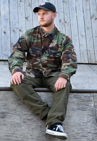 VINTAGE AUTHENTIC CAMOUFLAGE ARMY CARGO JACKET