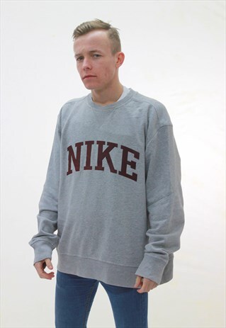 VINTAGE NIKE SWEATSHIRT