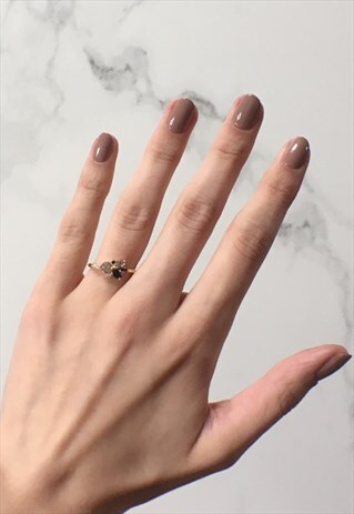 SAFF: DAINTY GOLD SAPPHIRE CLUSTER RING