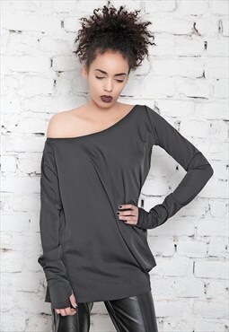 Off shoulder minimalistic blouse with long sleeves