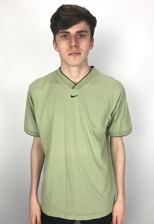 VINTAGE NIKE T-SHIRT