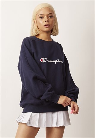 VINTAGE 90'S OVERSIZED NAVY BLUE CHAMPION SWEATER