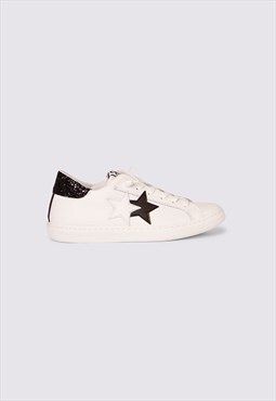 White leather low trainer with glitter and black details