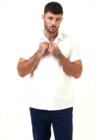 SHORT SLEEVE SHIRT IN WHITE WITH REVERE COLLAR