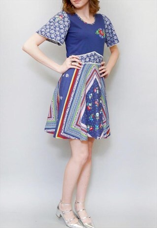 VINTAGE 1970'S BLUE EMBROIDERED FLORAL SUMMER DRESS
