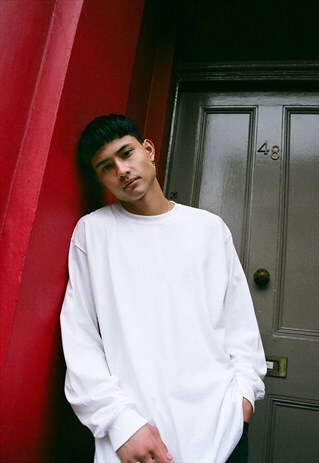 WHITE LONG SLEEVE T-SHIRT WITH WOVEN LABEL DETAIL