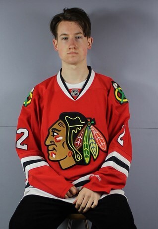 VINTAGE REEBOK NHL CHICAGO BLACKHAWKS JERSEY IN RED WITH EMB