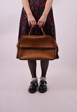VINTAGE 60'S MEDIUM TAN VINYL WEEKENDER GRANNY BAG