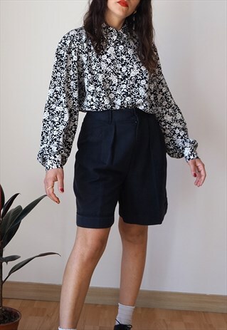 VINTAGE 80S LONG SLEEVE FLORAL BLACK AND WHITE SHIRT