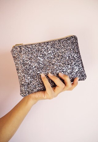 SPARKLY MAKEUP BAG IN STEEL SILVER