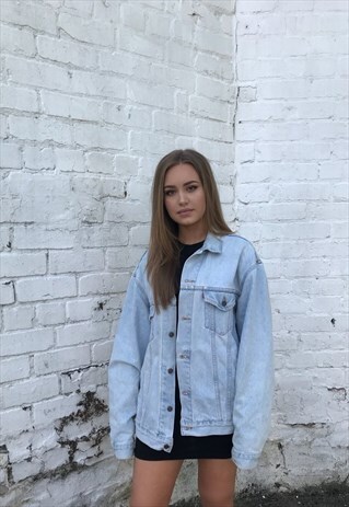 VINTAGE LEVI OVERSIZED UNISEX LIGHT BLUE DENIM JACKET