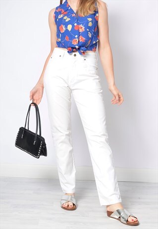 VINTAGE 90S LEE HIGH WAIST MOM JEANS IN WHITE DENIM