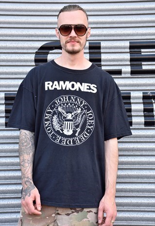 VINTAGE 90S RAMONES CLASSIC LOGO CHEST PRINT UNISEX TEE