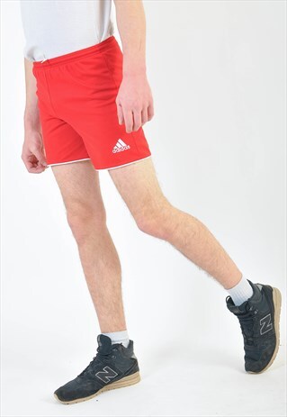 VINTAGE ADIDAS SHORTS IN RED