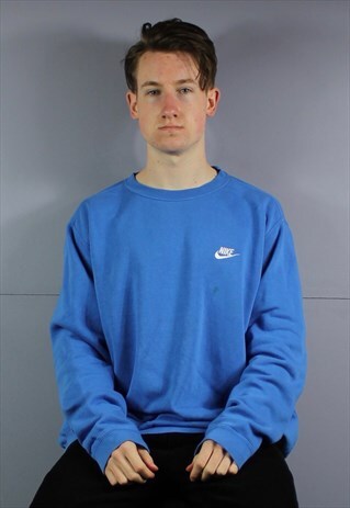 VINTAGE NIKE SWEATSHIRT IN BLUE WITH EMBROIDERED LOGO. SIZE