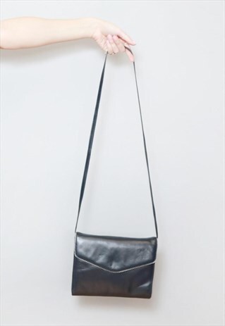 VINTAGE 1980'S NAVY BLUE PETITE LEATHER SHOULDER BAG