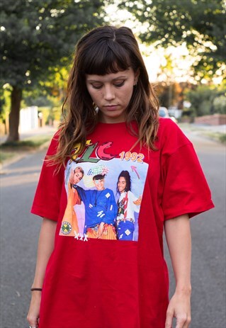 VINTAGE 90'S CROSS COLOURS X TLC 1992 T SHIRT IN RED