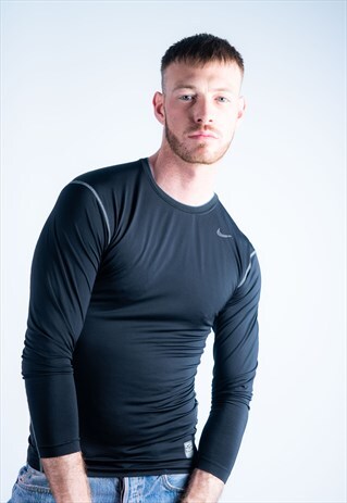 VINTAGE NIKE T-SHIRT IN BLACK WITH LONG-SLEEVES