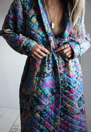 VINTAGE 1970S FLORAL QUILTED DRESSING GOWN