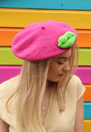 VINTAGE FESTIVAL FUSHSIA PINK WOOL BERET WITH GREEN LIPS