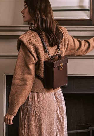 LILA VINTAGE ADJUSTABLE BOX STYLE LEATHER BACKPACK/HANDBAG