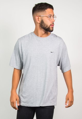 VINTAGE NIKE T-SHIRT