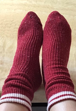 BURGUNDY WITH STRIPES SOCKS