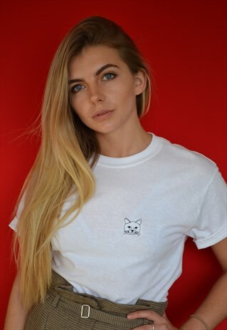 T-SHIRT IN WHITE WITH CAT EMBROIDERY
