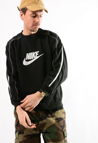 NIKE BLACK NIKE SWEATSHIRT.