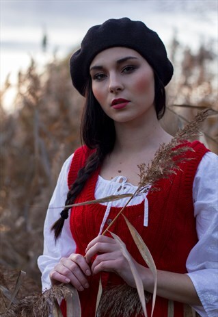 RED KNIT SLEEVELESS TOP