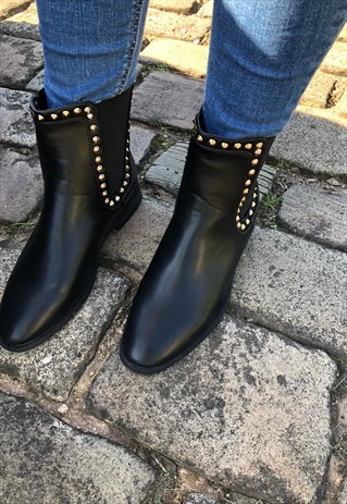 STUDDED CHELSEA BOOTS