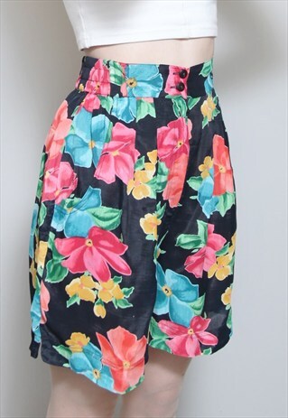 VINTAGE 1990'S HIGH WAISTED FLORAL PRINT VIBRANT SHORTS.